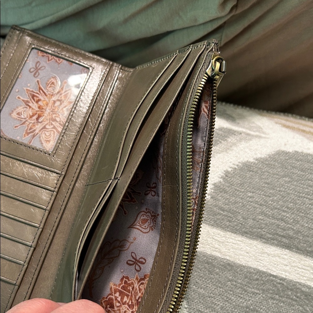 Hobo Dunn Continental wallet - Picture 7 of 9